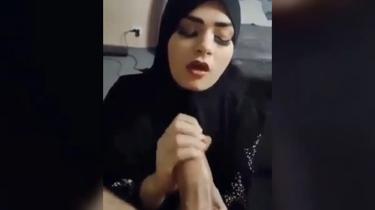 Indian Hijabi Girl Giving Blowjob to her BF